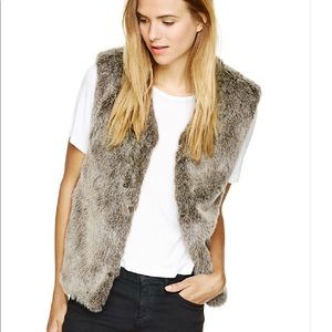 Aritzia Talula fuax fur vest